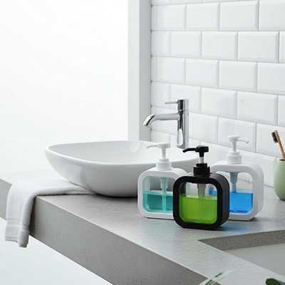 distributeur de savon trois flacons droite lavabo