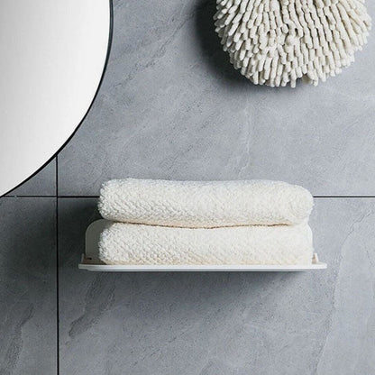 Etagere mural de salle de bain dedans deux serviettes