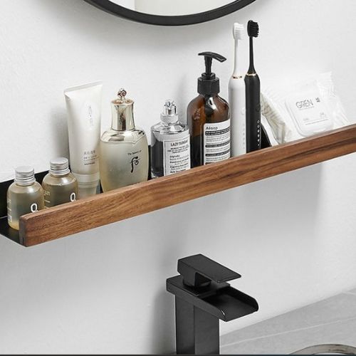 etagere salle de bain murale entre mirroir lavabo