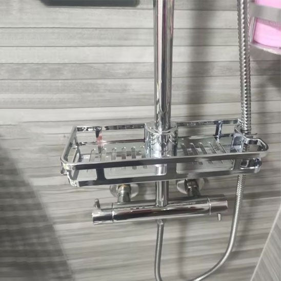 etagere suspendue sur barre vide