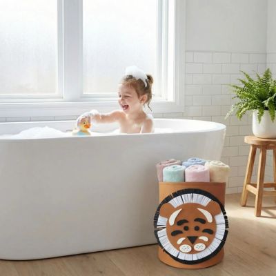 panier-de-rangement-lion-marron-devant-baignoire