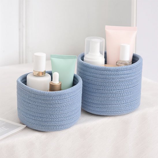 panier rangement deux bleus plein produits