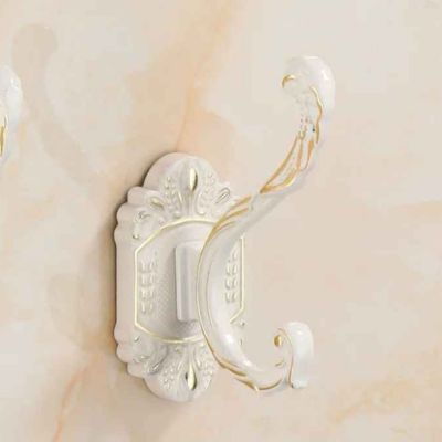 porte peignoir salle de bain blanc
