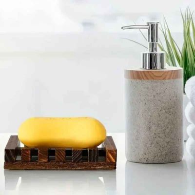 porte savon en bois fonce savon jaune