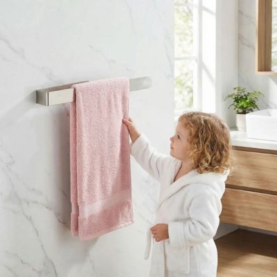 porte serviette mural argent fille serviette rose