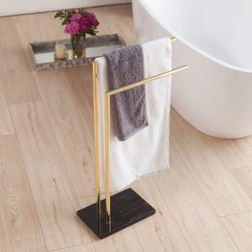 porte serviette sur pied dore deux serviettes vue dessus