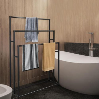 porte serviette sur pied noir trois serviettes gauche baignoire