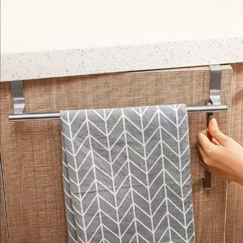 porte serviettes dessus serviette grise