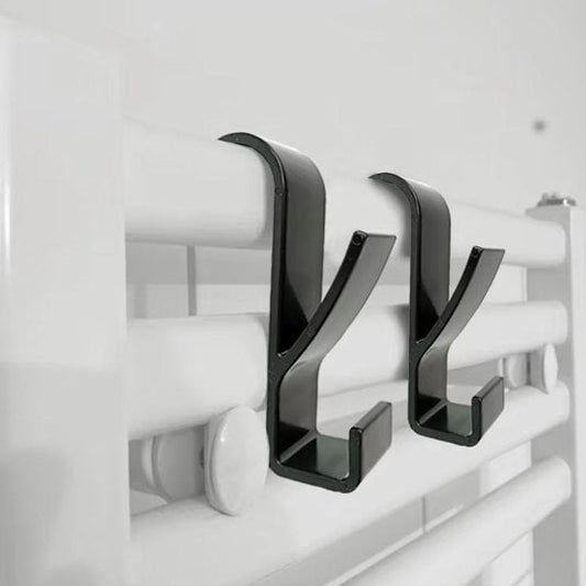 porte serviettes deux noirs sur radiateur blanc