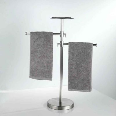 porte serviettes sur pied salle de bain argent deux serviettes