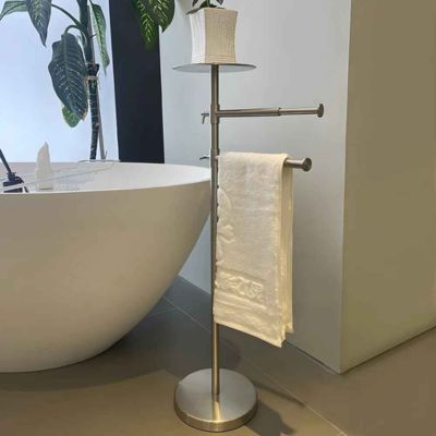 porte serviettes sur pied salle de bain noir droite baignoire