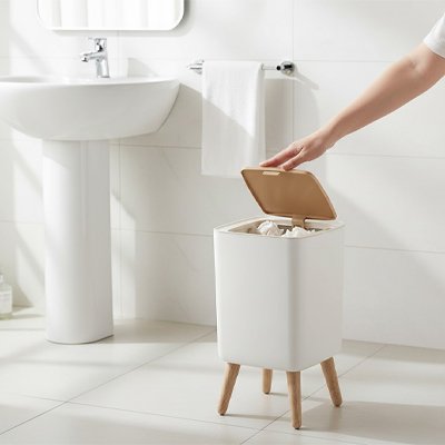 Poubelle de  salle  bain droite lavabo