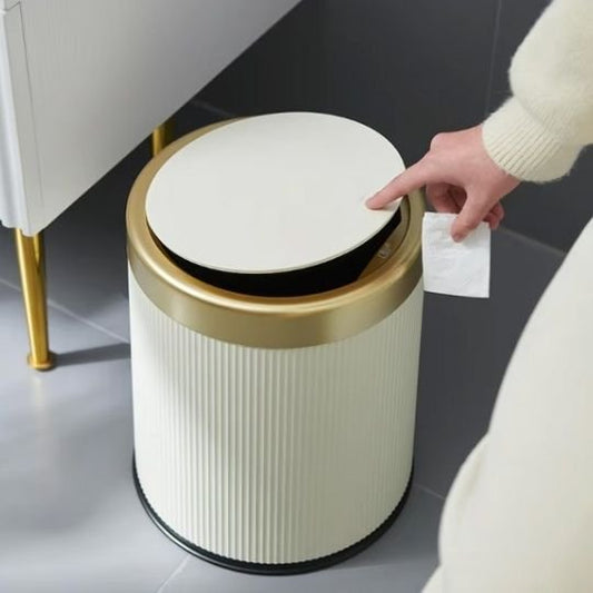 poubelle de salle de bain beige ouverture doigt