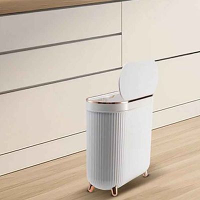 poubelle pour salle de bain blanche ouverte