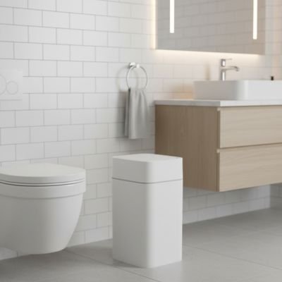 poubelle salle de bain entre wc meuble lavabo