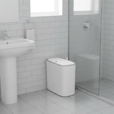 Poubelles salle de bains gauche douche