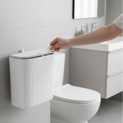 poubelles salle de bains suspendue