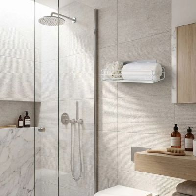 rangement dans la douche blanc droite douche