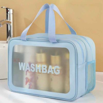 trousse de toilette femme bleue droite lavabo